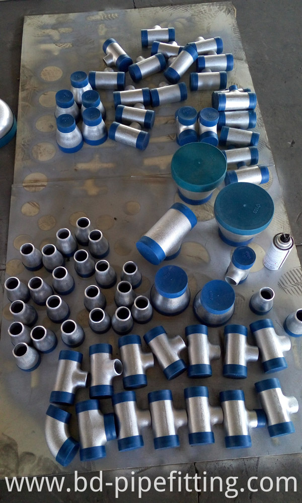Galvanized pipe fitting (3) Galvanized pipe fitting (3)